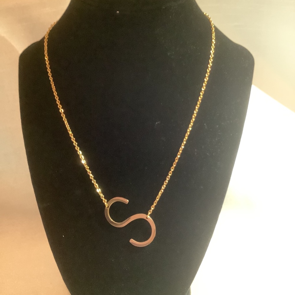 Gold toned S necklace